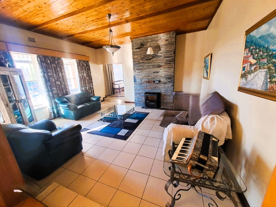 To Let 4 Bedroom Property for Rent in Fichardt Park Free State